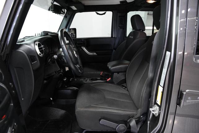 Photo of 2016 Granite Crystal Metallic Clearcoat Jeep Wrangler Unlimited