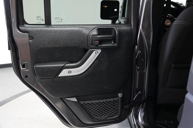 Photo of 2016 Granite Crystal Metallic Clearcoat Jeep Wrangler Unlimited