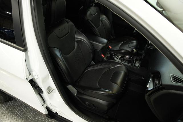Photo of 2023 Bright White Clearcoat Jeep Cherokee