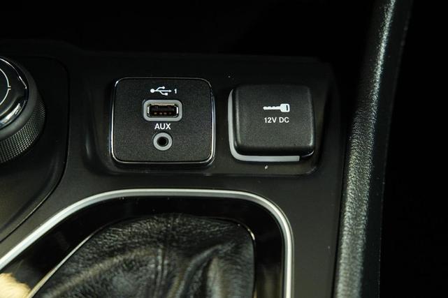 Photo of 2023 Bright White Clearcoat Jeep Cherokee