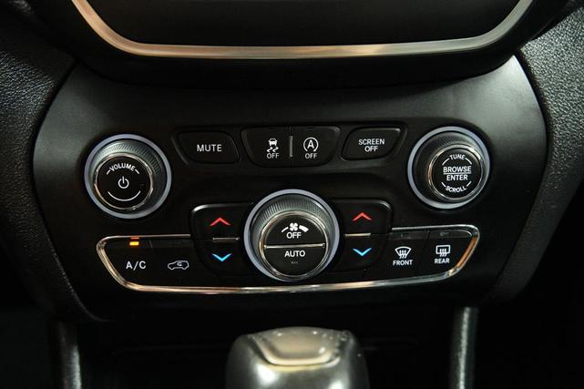 Photo of 2023 Bright White Clearcoat Jeep Cherokee