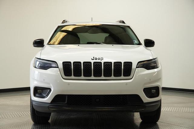 Photo of 2023 Bright White Clearcoat Jeep Cherokee