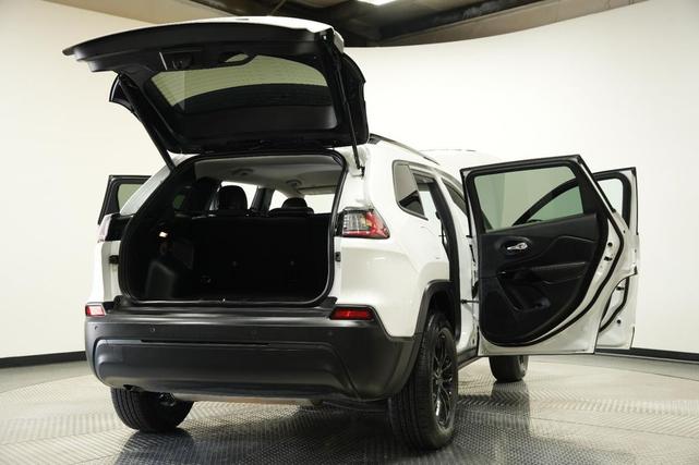 Photo of 2023 Bright White Clearcoat Jeep Cherokee