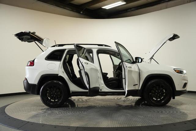 Photo of 2023 Bright White Clearcoat Jeep Cherokee