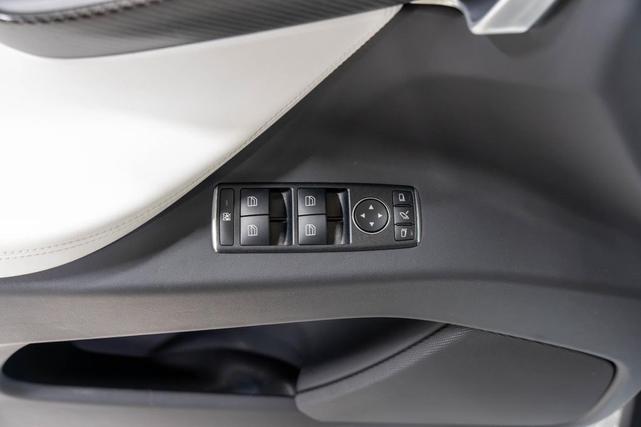 Photo of 2018 Pearl White Multi-Coat Tesla Model X