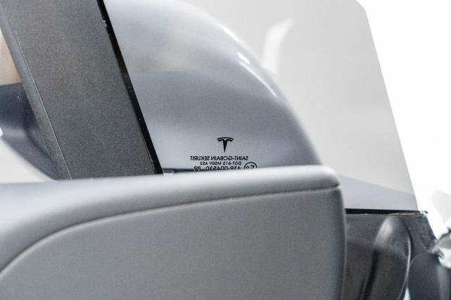 Photo of 2018 Pearl White Multi-Coat Tesla Model X
