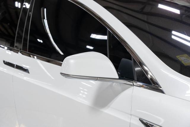 Photo of 2018 Pearl White Multi-Coat Tesla Model X