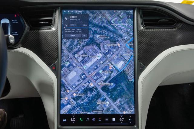 Photo of 2018 Pearl White Multi-Coat Tesla Model X