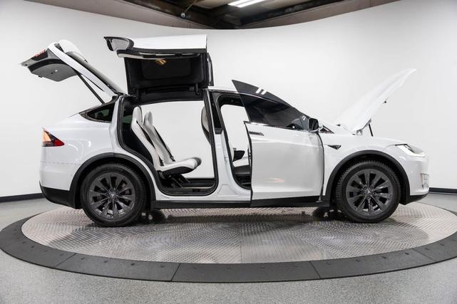Photo of 2018 Pearl White Multi-Coat Tesla Model X