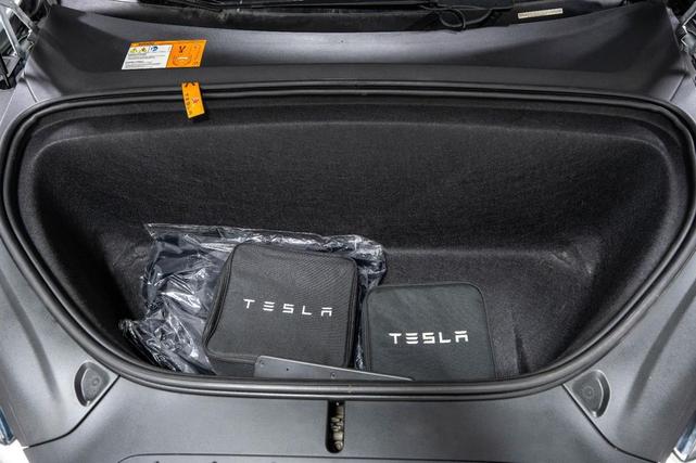 Photo of 2018 Pearl White Multi-Coat Tesla Model X