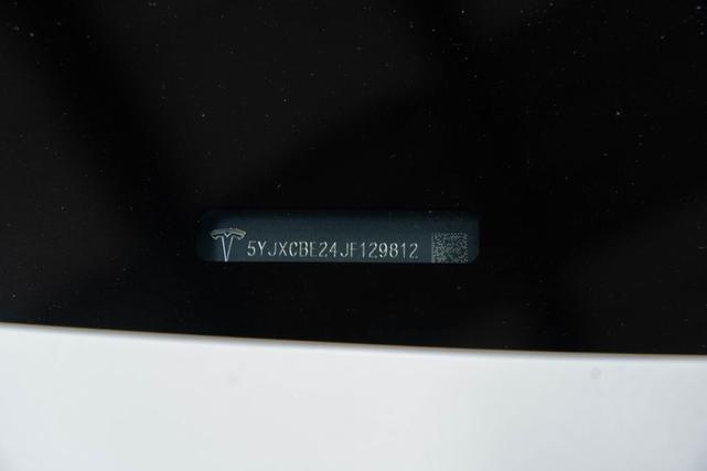Photo of 2018 Pearl White Multi-Coat Tesla Model X