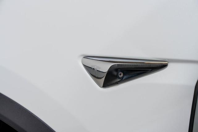 Photo of 2018 Pearl White Multi-Coat Tesla Model X