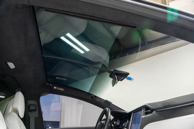 Photo of 2018 Pearl White Multi-Coat Tesla Model X