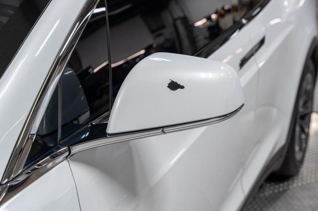 Photo of 2018 Pearl White Multi-Coat Tesla Model X