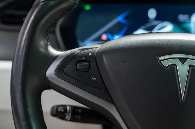 Photo of 2018 Pearl White Multi-Coat Tesla Model X