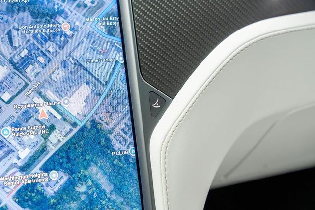 Photo of 2018 Pearl White Multi-Coat Tesla Model X