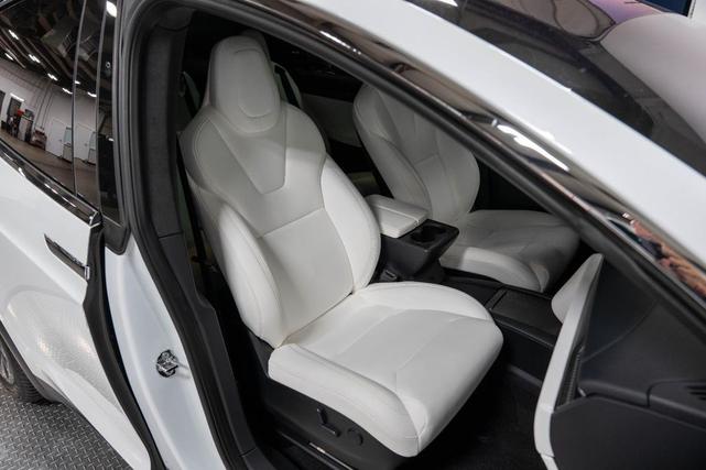 Photo of 2018 Pearl White Multi-Coat Tesla Model X