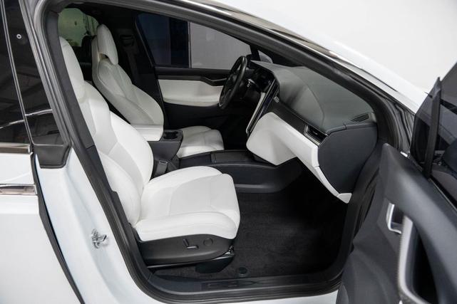 Photo of 2018 Pearl White Multi-Coat Tesla Model X