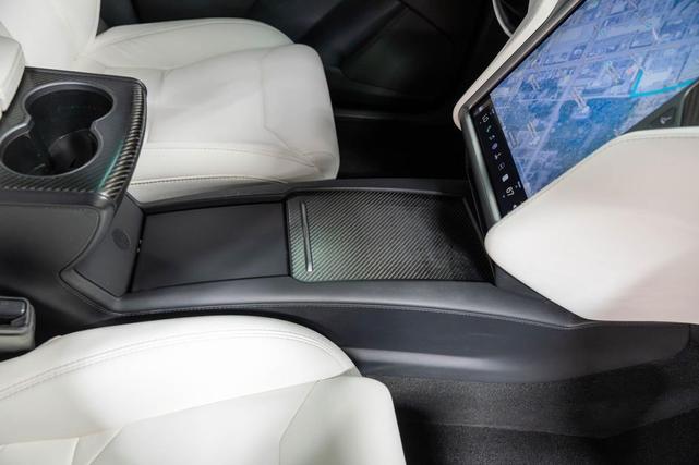 Photo of 2018 Pearl White Multi-Coat Tesla Model X