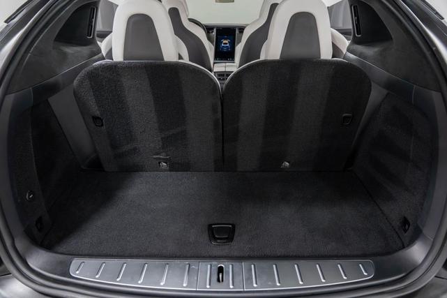 Photo of 2018 Pearl White Multi-Coat Tesla Model X