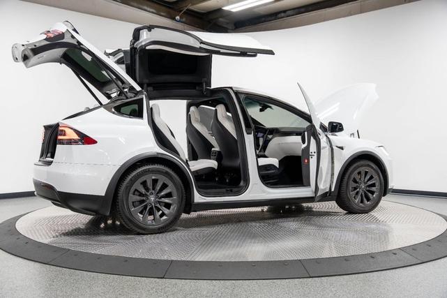 Photo of 2018 Pearl White Multi-Coat Tesla Model X