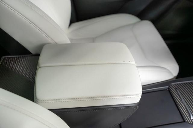 Photo of 2018 Pearl White Multi-Coat Tesla Model X