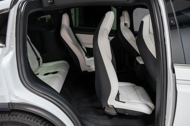 Photo of 2018 Pearl White Multi-Coat Tesla Model X