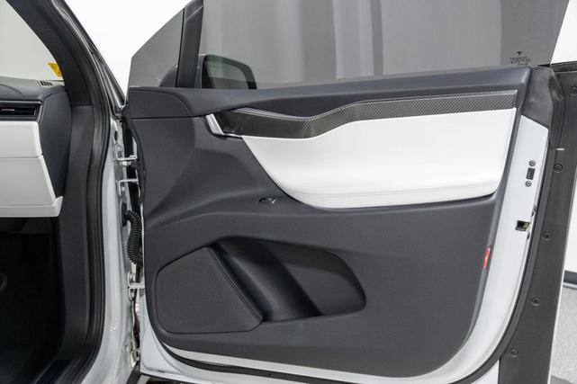 Photo of 2018 Pearl White Multi-Coat Tesla Model X