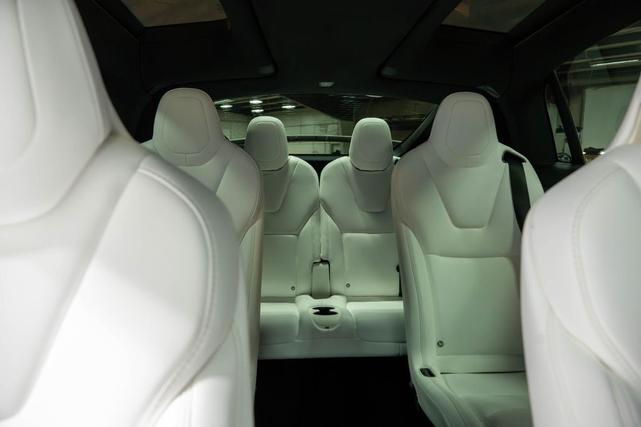 Photo of 2018 Pearl White Multi-Coat Tesla Model X