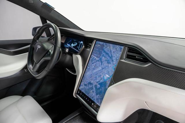 Photo of 2018 Pearl White Multi-Coat Tesla Model X