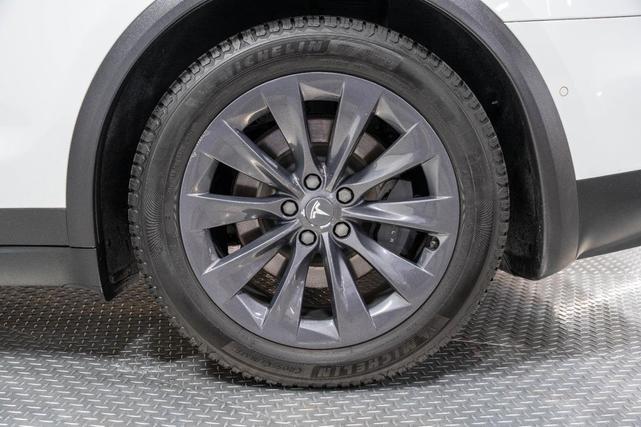 Photo of 2018 Pearl White Multi-Coat Tesla Model X