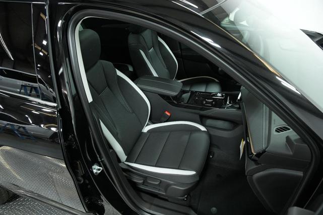 Photo of 2025 Ebony Twilight Metallic Buick Envision