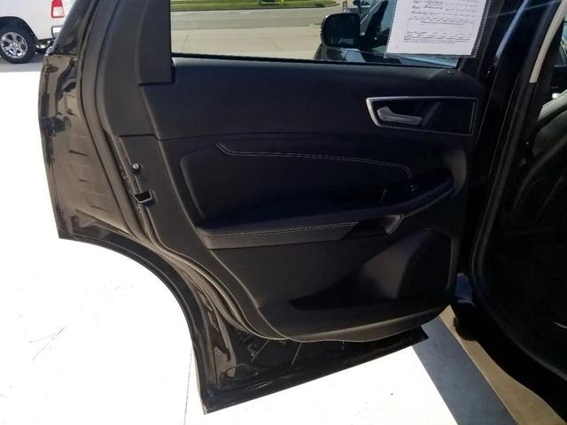 Photo of 2016 Shadow Black Ford Edge