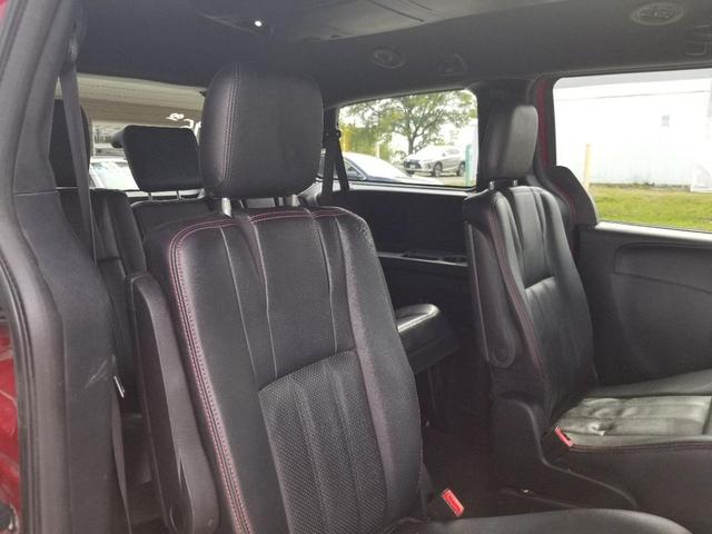 Photo of 2016 Red Dodge Grand Caravan