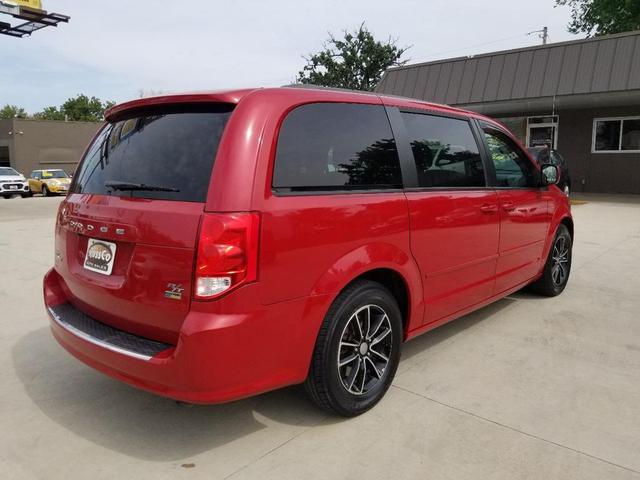 Photo of 2016 Red Dodge Grand Caravan
