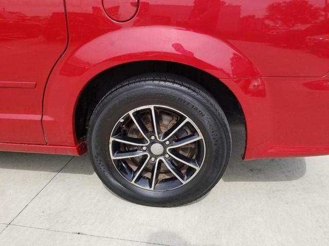 Photo of 2016 Red Dodge Grand Caravan