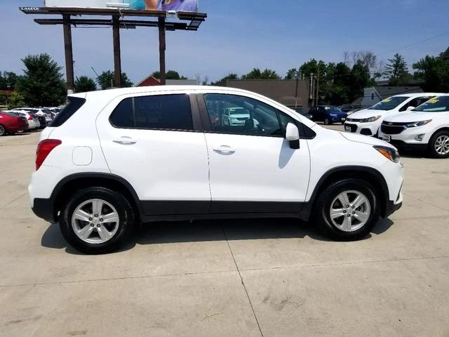 Photo of 2021 Summit White Chevrolet Trax