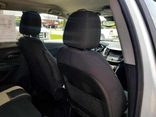 Photo of 2021 Summit White Chevrolet Trax