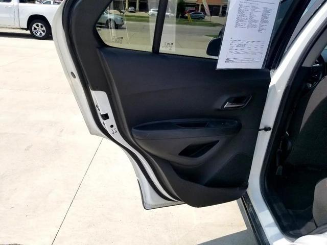 Photo of 2021 Summit White Chevrolet Trax