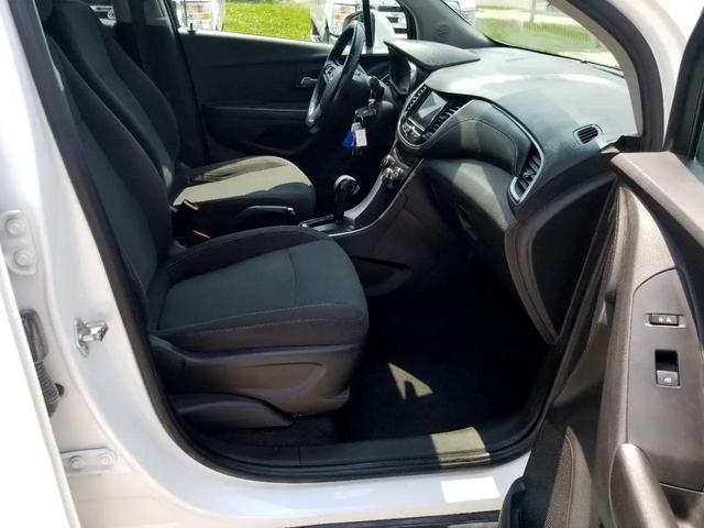 Photo of 2021 Summit White Chevrolet Trax