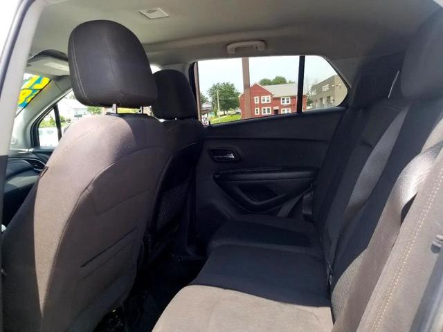 Photo of 2021 Summit White Chevrolet Trax