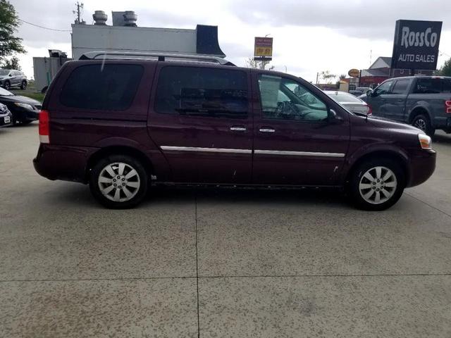 Photo of 2007 Maroon Buick Terraza