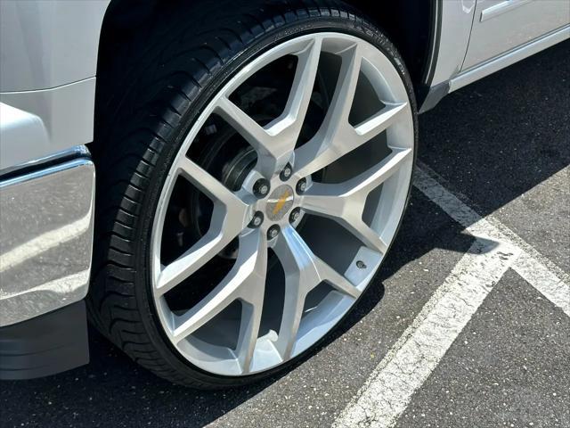 Photo of 2015 Silver Chevrolet Silverado 1500