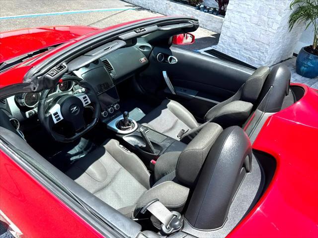 Photo of 2006 Red Nissan 350Z