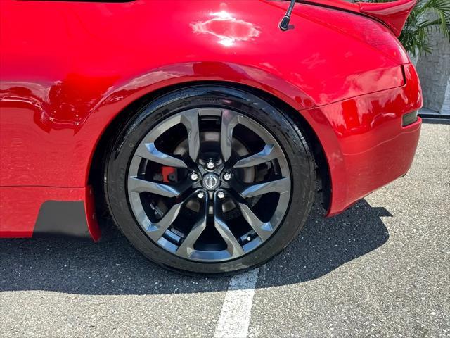 Photo of 2006 Red Nissan 350Z