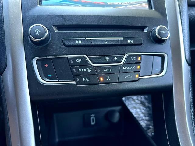 Photo of 2017 Blue Ford Fusion