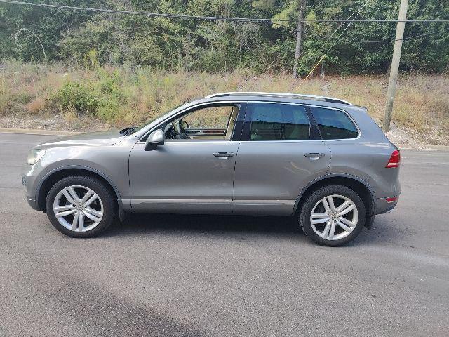 Photo of 2012 Gray Volkswagen Touareg