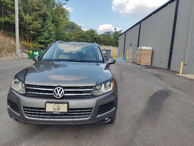 Photo of 2012 Gray Volkswagen Touareg