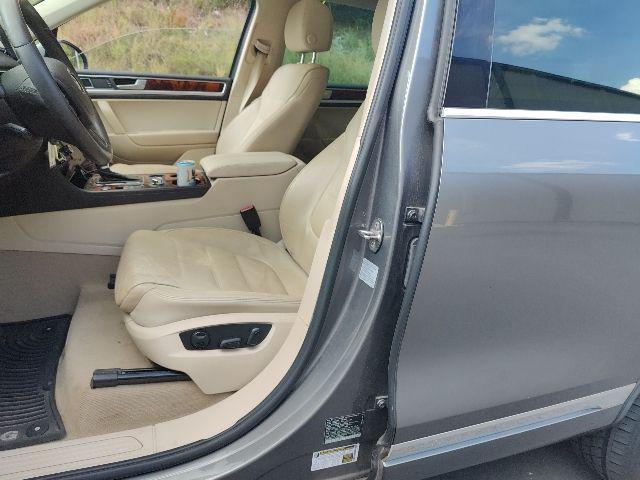 Photo of 2012 Gray Volkswagen Touareg