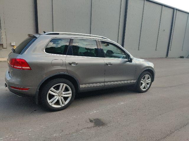 Photo of 2012 Gray Volkswagen Touareg